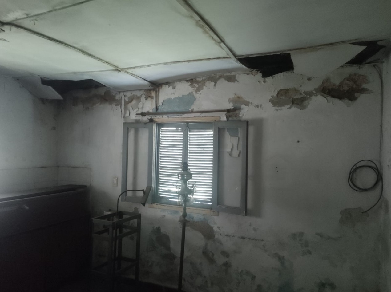Lote con casa a reciclar