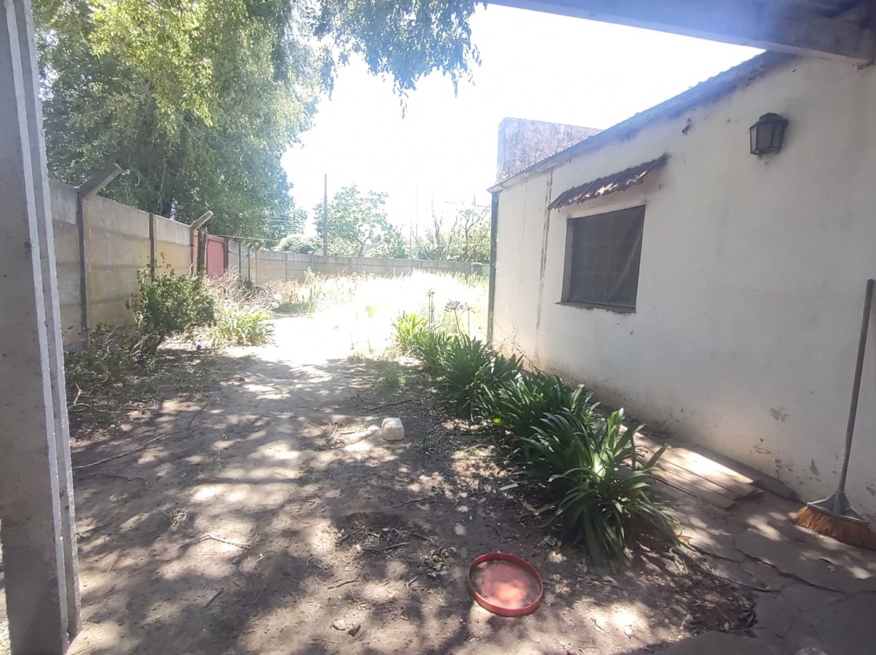 Lote con casa a reciclar