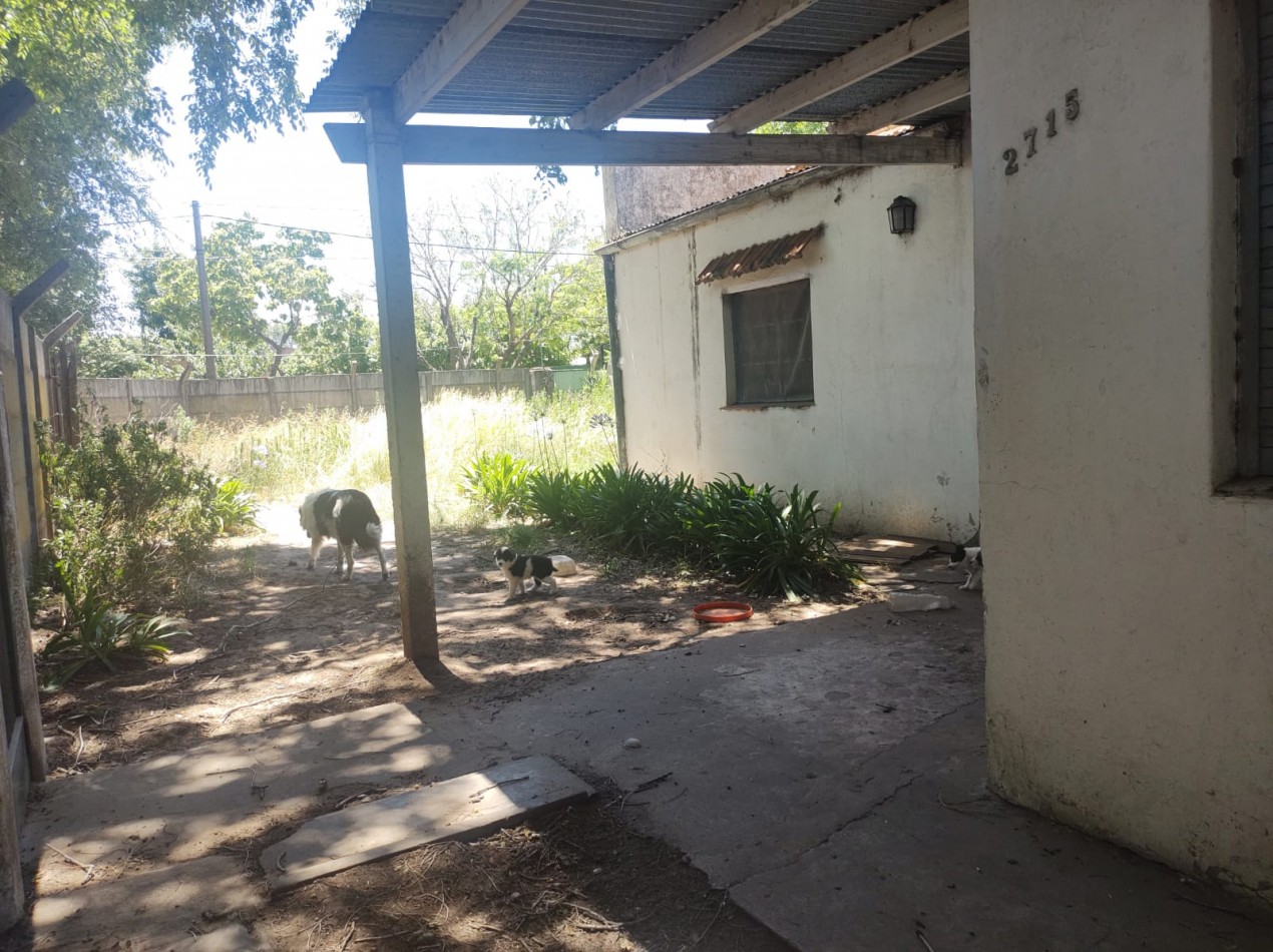 Lote con casa a reciclar 