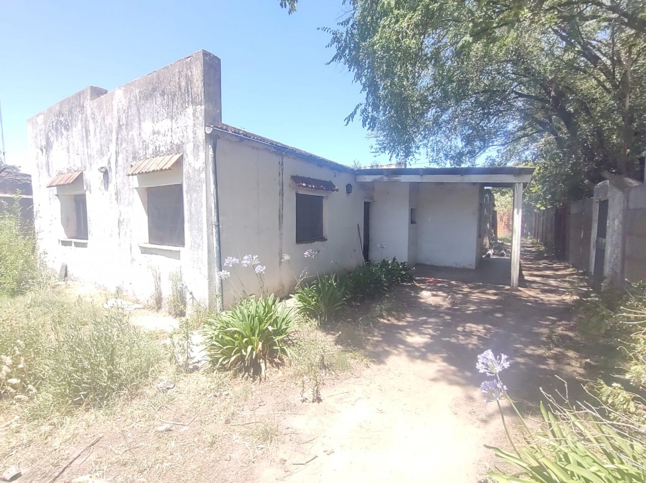 Lote con casa a reciclar