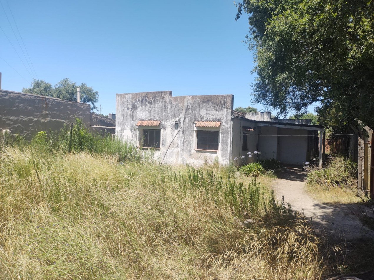 Lote con casa a reciclar