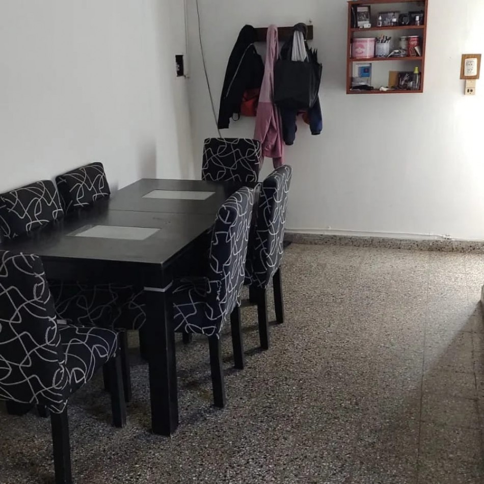 Departamento en PH en  venta de dos dormitorios en calle 8 entre 68 y 69 