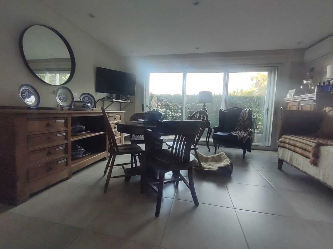 Venta de excelente departamento