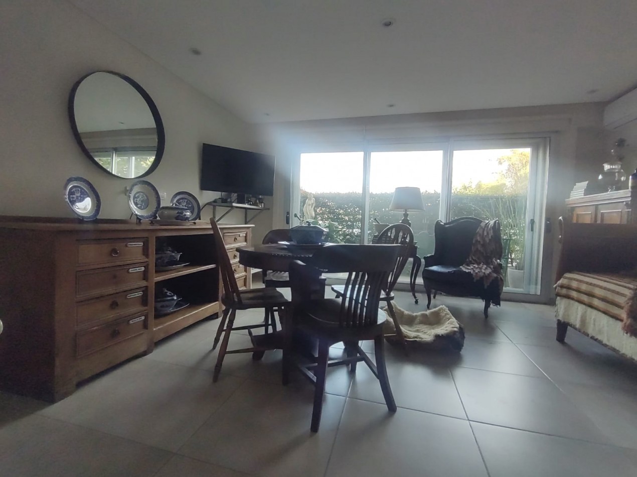 Venta de excelente departamento