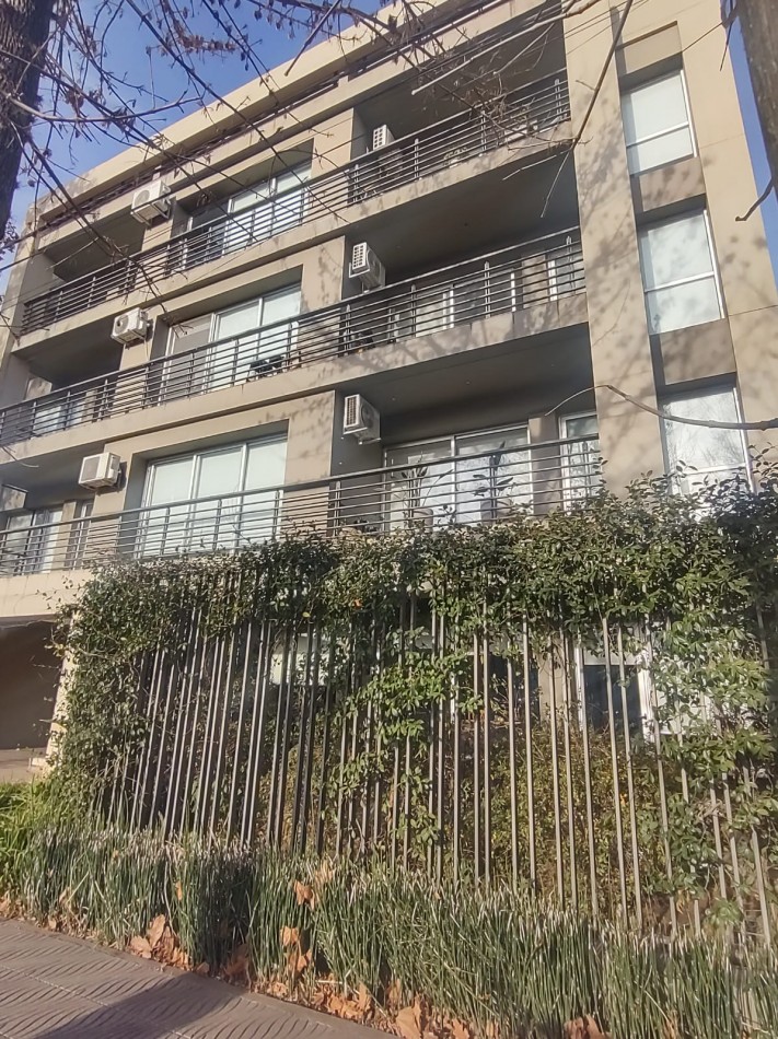 Venta de excelente departamento