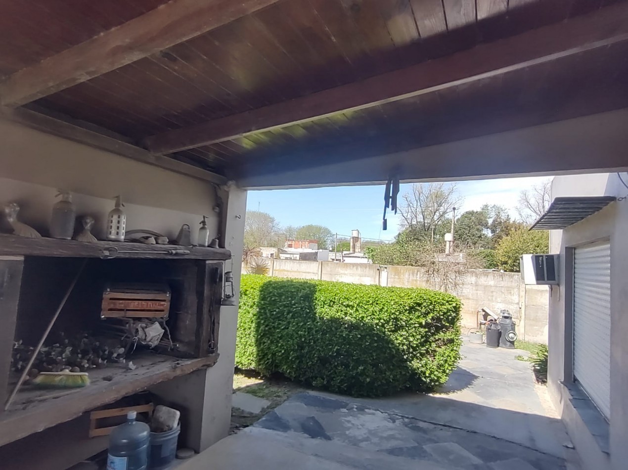 Casa en venta sobre ruta 205 entre Estrada y Av. Pereyra
