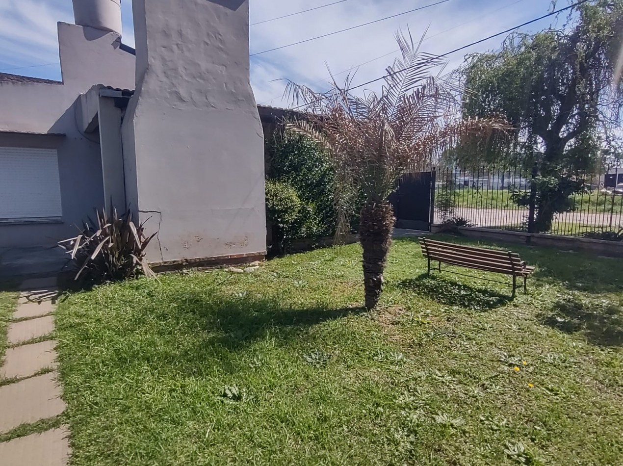 Casa en venta sobre ruta 205 entre Estrada y Av. Pereyra