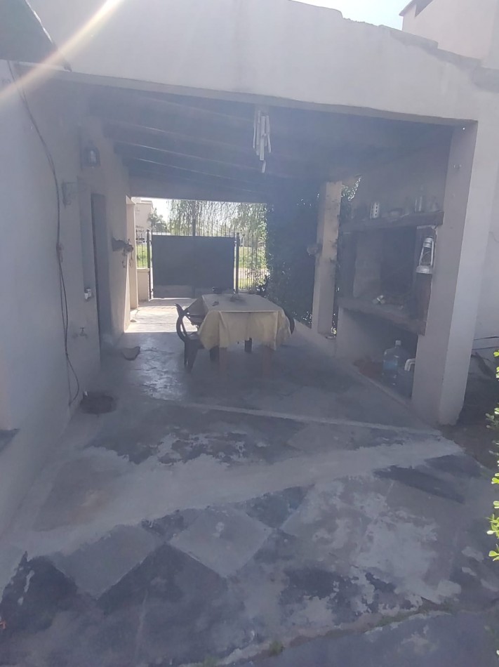 Casa en venta sobre ruta 205 entre Estrada y Av. Pereyra