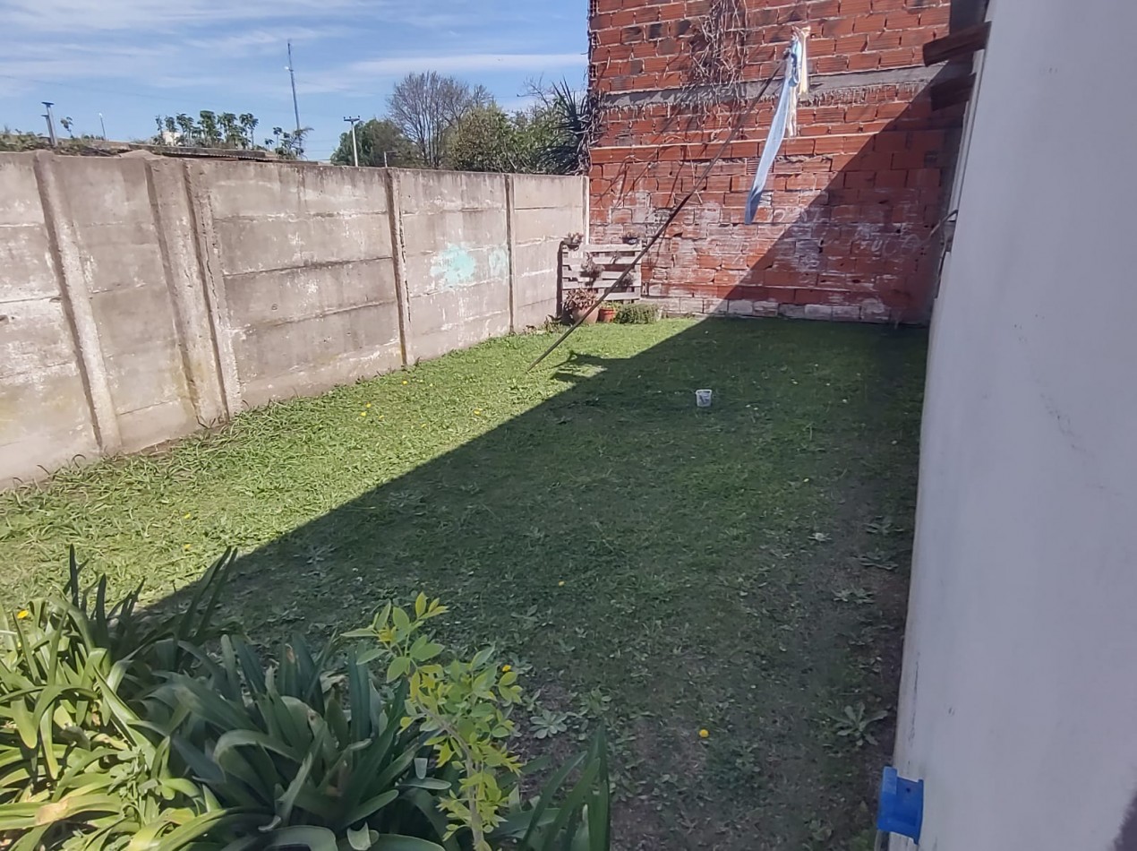 Casa en venta sobre ruta 205 entre Estrada y Av. Pereyra