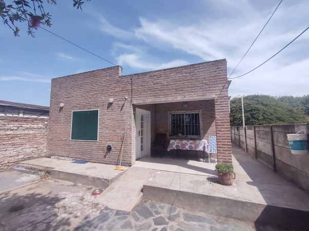 Venta de casa sobre Av. Rivadavia