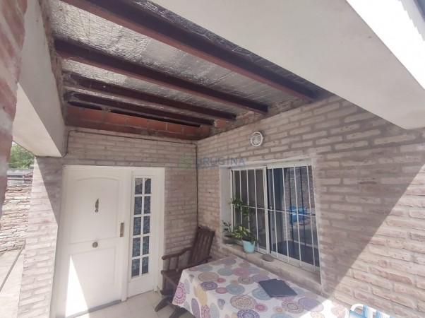 Venta de casa sobre Av. Rivadavia 