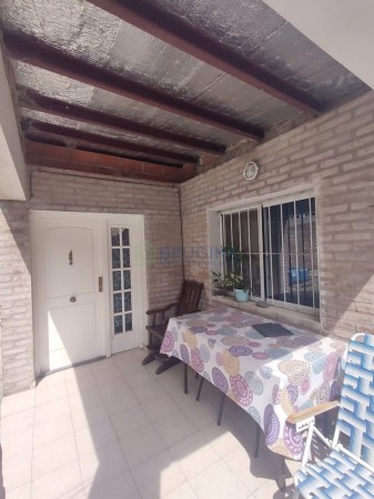 Venta de casa sobre Av. Rivadavia
