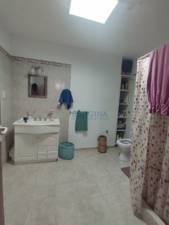 Venta de casa sobre Av. Rivadavia 