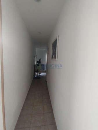 Venta de casa sobre Av. Rivadavia 