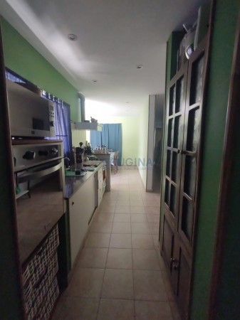 Venta de casa sobre Av. Rivadavia
