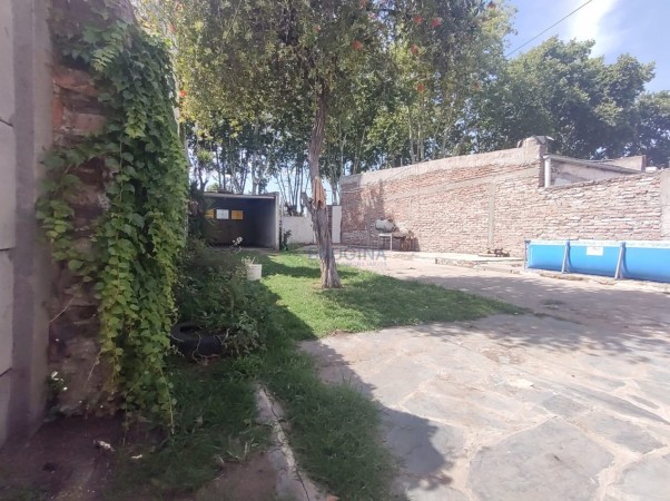 Venta de casa sobre Av. Rivadavia 