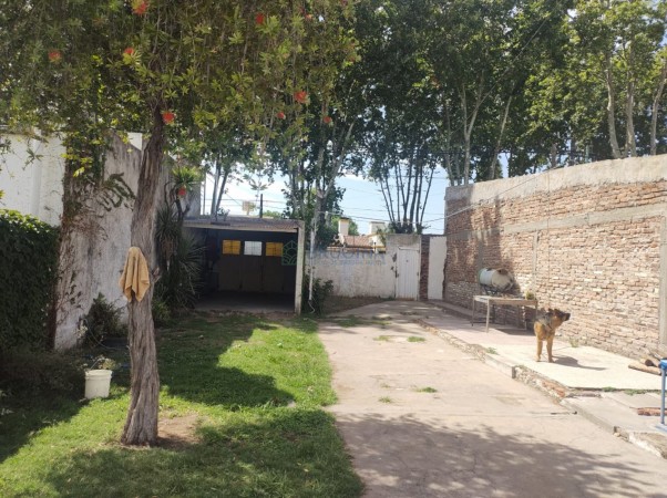 Venta de casa sobre Av. Rivadavia