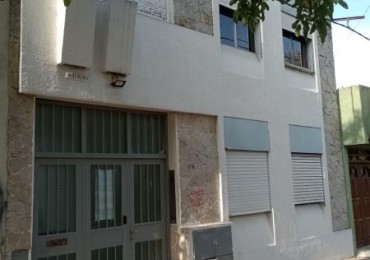 Departamento en PH en  venta de dos dormitorios en calle 8 entre 68 y 69 